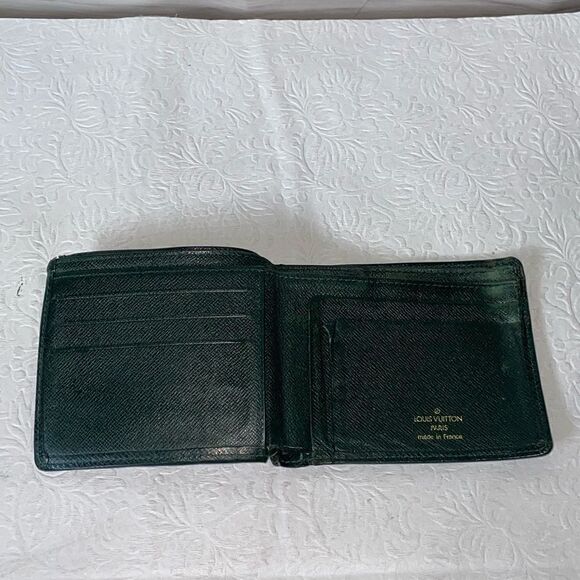 Authentic Men’s Louis Vuitton Green Leather Wallet - Picture 9 of 14
